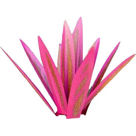 Rustikale DIY-Metallskulptur einer künstlichen rot-rosa Agave, Außendekoration, handgefertigte Nachbildung einer Zierpflanze.