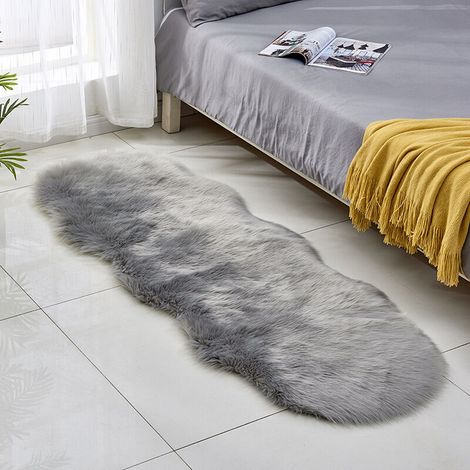 Tapis en Peau de Mouton Synthétique Gris 60x160 cm, Tapis Fausse Fourrure Carpette Moelleuse pour Chambre à Coucher, Salon, Jet de Divan de Décoration Chaise (1/4)