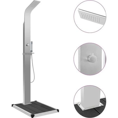 Cabine de douche extérieure, équipée d'un receveur de douche en composite bois-plastique et de matériaux en acier inoxydable. (1/5)