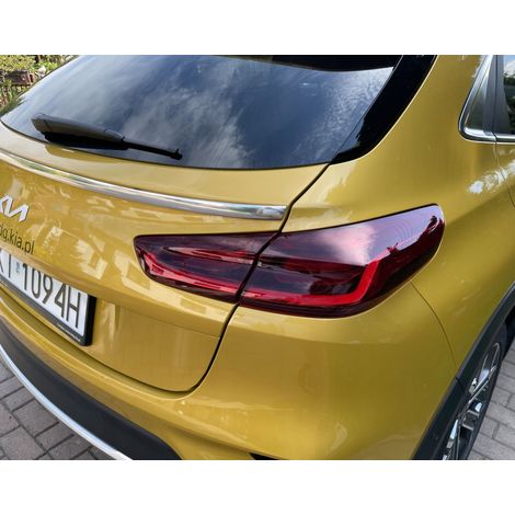Kia Xceed - Embellecedor cromado en la tapa del maletero (trasera) (1/5)