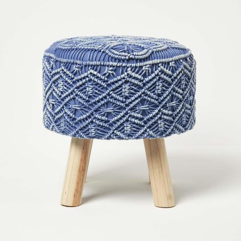 HOMESCAPES Pouf bohème macramé Willow sur pieds, Bleu (1/5)
