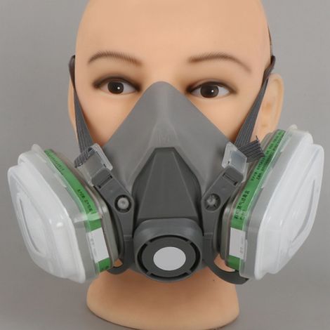 Ensemble de 7 pièces comprenant des cartouches filtrantes pour masque à gaz, des visières en caoutchouc et des éponges filtrantes. (1/5)