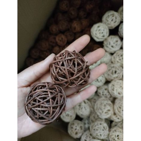 Boules de Rotin en Osier Bricolage Artisanat à La Main Vigne Boule Ronde Pendentif Décoration de Table de Mariage pour Bébé Chambre Pépinière Maison 9 Pièces 5 Cm,Marron (1/5)