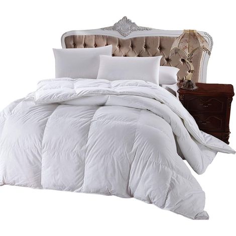 Couette Alternative en Duvet d'oie à 300 Fils au Pouce carré, Couette surremplie, Insert de Couette 100 % Coton – 750 FP – 2835 g – Blanc uni, très Grand lit surdimensionné (1/5)