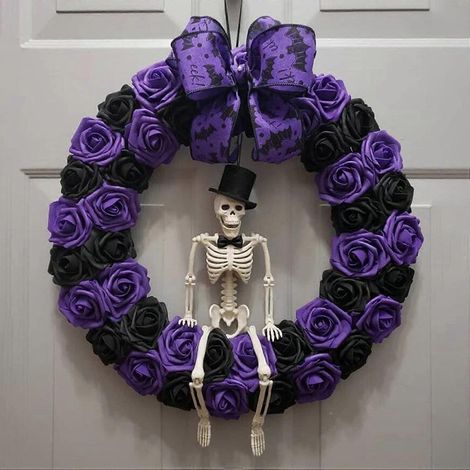 Couronne d'Halloween pour porte d'entrée, couronne de crânes violette à suspendre à la porte, accessoires de décoration pour une ambiance d'horreur d'Halloween