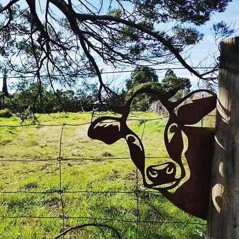 Vaca decorativa de metal, silueta de animal para colgar en una valla o árbol, escultura de pared, decoración de jardín para granja o jardín. (1/5)