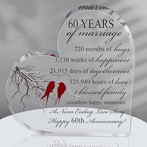 Ein herzförmiger Hochzeitsjubiläumsschmuck als Geschenk zum 60. Hochzeitstag für Paare, Eltern, Frauen, Mütter, Ehemänner und Ehefrauen.