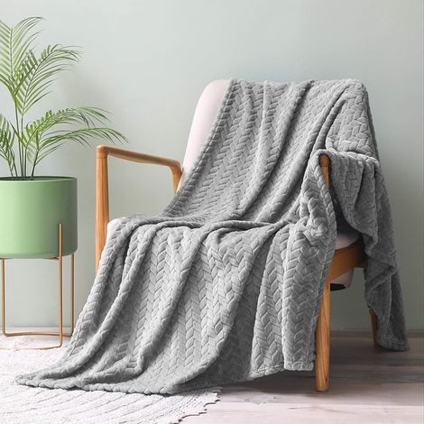 Couverture en Flanelle Super Douce, en Microfibre de Haute Gualité, gris clair 127 x 178cm, Confortable et Chaude, Convient à Toutes Les Saisons