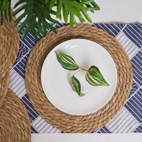 6er-Set Tischsets aus geflochtenem Rattan, 30 cm – Hitzebeständige Untersetzer im Boho-/Landhausstil – Natürliche Wohndekoration (1/5)