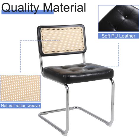 Lot de 2 chaises à manger médiévales en rotin. Dossier treillis sans accoudoirs, rembourrage souple, pieds métalliques chromés noirs