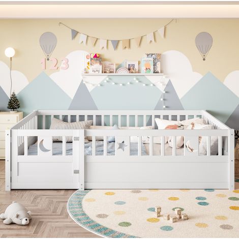Cama infantil 140x190 cm blanca de pino con barrera de seguridad y decoración de luna y estrellas (1/5)