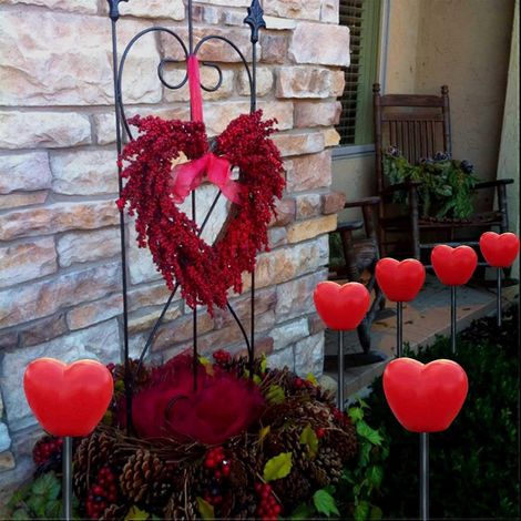 Set mit 6 herzförmigen Solar-Erdspießleuchten zur Dekoration am Valentinstag, wasserdichte herzförmige Außenleuchten für Gartenwege. (1/5)