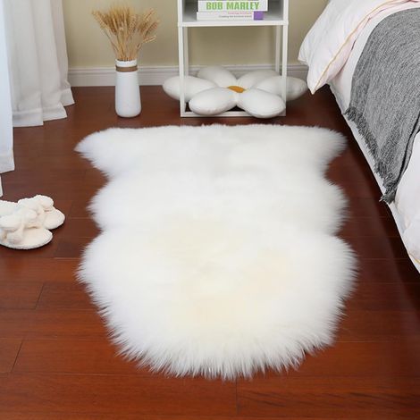 JSSEVN Kunstfellteppich – 60 x 90 cm – Imitation von Lammfell – Weich und flauschig – Langflor – Für Stühle, Sofa, Schlafzimmer (1/5)