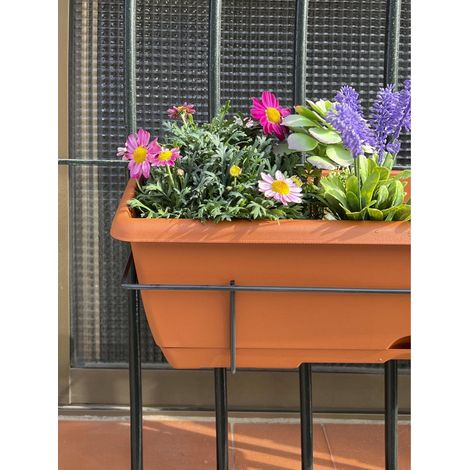 Jardinera de balcón con Plato y Soporte metálico incorporado Macetero Balconero de plástico para colgar (1/5)