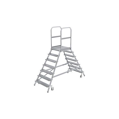 Escalera con tarima de ascenso por ambos lados  plataforma y