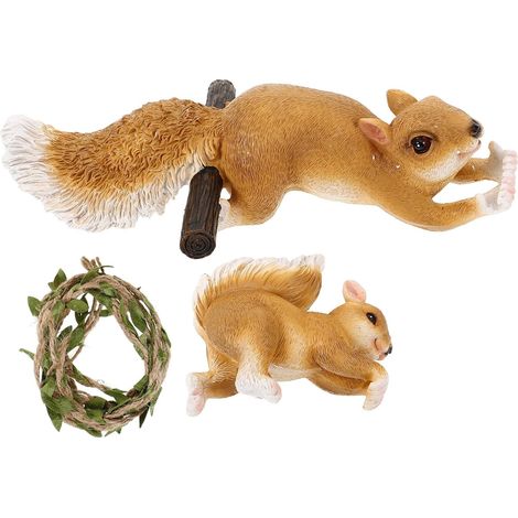 Eichhörnchenfigur aus Resin und Flachsseil als Gartendeko