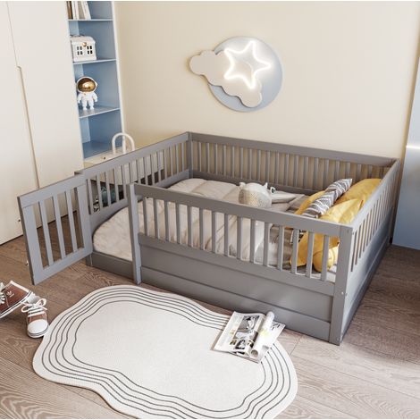 Kinderbett 140/200 cm grau aus Massivholz mit Tür und Schutzgitter (1/5)
