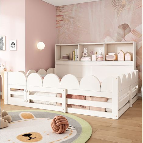 Lit au sol enfant 140x200 cm moderne en bois blanc avec barrière de sécurité, porte, étagère latérale et sommier à lattes (1/5)