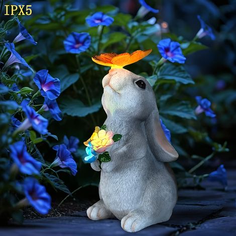 Statue lumineuse solaire à sept couleurs changeantes représentant un adorable lapin tenant des fleurs et des papillons s'embrassant (1/5)