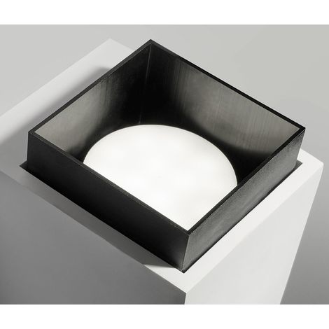 TECNICO Lampada da parete in gesso.  Elemento in alluminio verniciato nero. Dotata di portalampada GX53