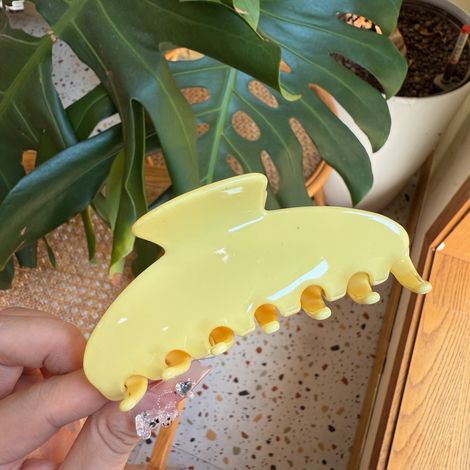 Accessoires pour cheveux haut de gamme Pinces extra larges pour cheveux épais et fins Pinces à cheveux élégantes pour femmes et filles (jaune crème) (1/5)
