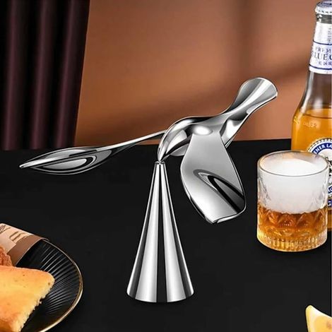Ouvre-bouteille décoratif en métal en forme d'oiseau flottant, ouvre-bouteille suspendu original, idéal comme cadeau pour un bar à la maison ou une fête. (1/5)