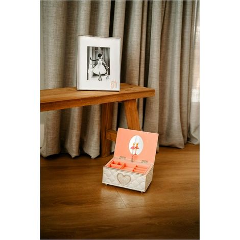 Caja de bailarina con caja de música, joyero de plata  Tamaño: 127x179x107 mm  SKU: ZV7419231 (1/3)