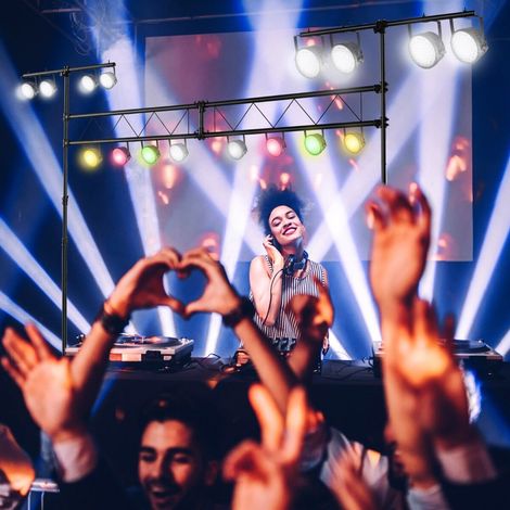 Support d'éclairage noir en métal avec trépied réglable, barres en T et 32 points de fixation pour concerts, théâtres et clubs (1/5)