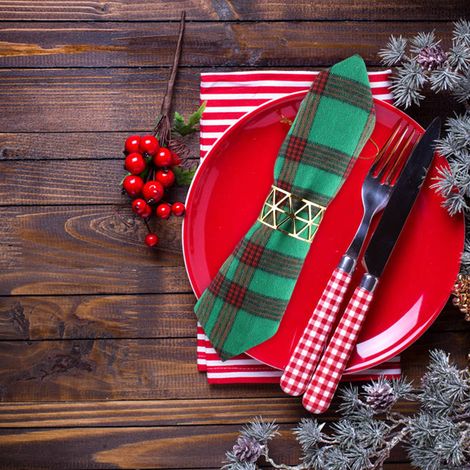 Lot de 6 ronds de serviette de Noël en métal doré, parfaits pour décorer une table de mariage, de fête ou d'anniversaire. (1/5)