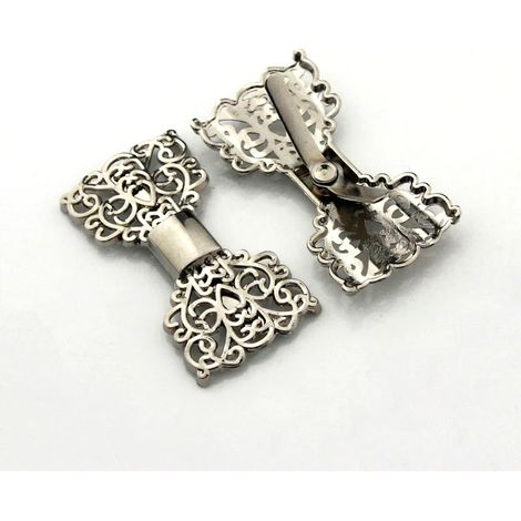 Une paire de chaussures en métal évidées Bowknot Boucles Mode Clip Fermoir pour DIY Chaussures Sac Vêtement Matériel Décoration Accessoires Argent