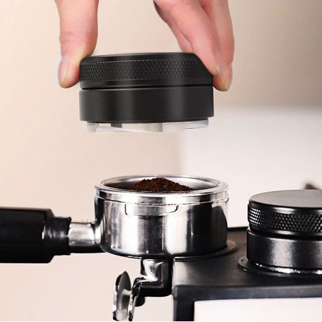 58-mm-Kaffeetamper aus Edelstahl, Kaffeebohnenpresse, vier abgewinkelte Füße, Schwarz (1/5)