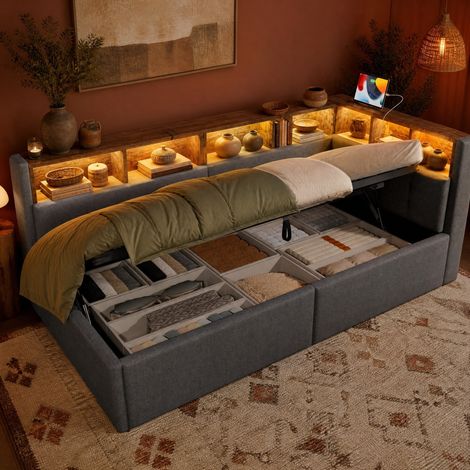 Sofá cama tapizado en tela gris 90x200 cm, con luces LED multicolor, puertos USB y USB-C, arcón hidráulico y compartimentos laterales para dormitorio - CHICFURN (1/5)