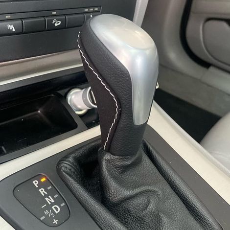 Pommeau de levier de vitesse automatique en cuir argenté pour BMW E81 E82 E87 E90 E91 E92 E93 (court) (1/5)