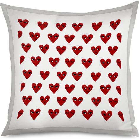 Housse de Coussin décoratif cœurs sur fond gris, sobre (1/5)