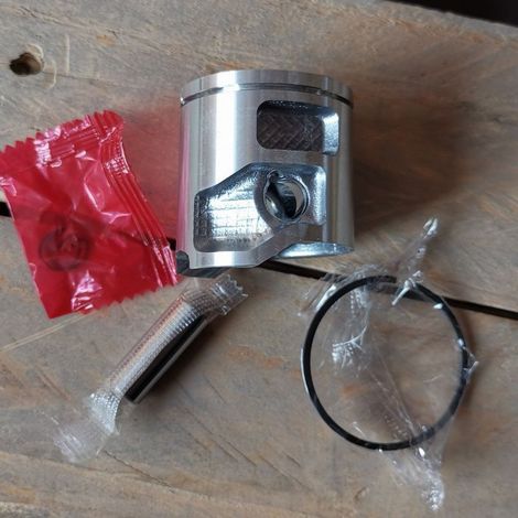 Kit piston Husqvarna 545 545XP 550 550XP (43 mm) ensemble piston avec segments de piston, surface étamée, cylindre anti-rayures, améliore les performances des tronçonneuses Husqvarna. (1/4)