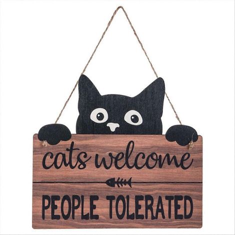 Plaque en bois « Chatons bienvenus » représentant un chaton toléré par les humains (1/5)