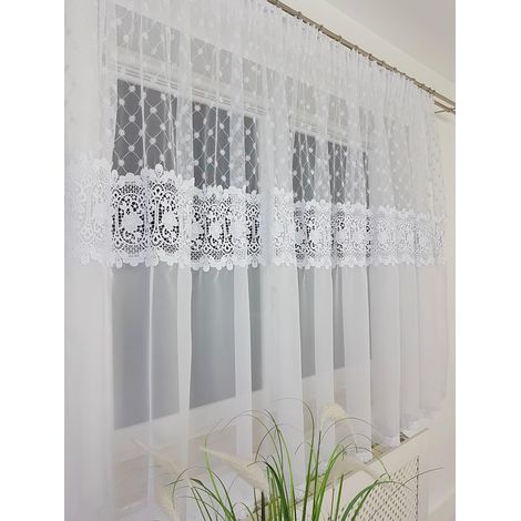 Cortina confeccionada en marquesina y voile con bordados y encaje. (1/4)
