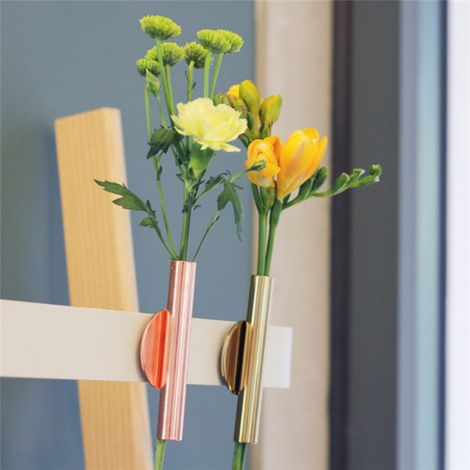 Vase mural simple en fer pour fleurs séchées, idéal pour la décoration du salon. (1/5)
