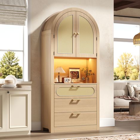 Armoire vitrine LED 80x35x180 cm, meuble de rangement blanc et chêne clair avec portes en rotin, 3 tiroirs et éclairage RVB
