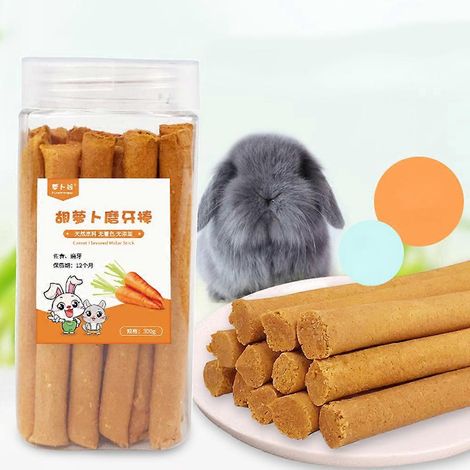 Bâtonnets de carottes à mâcher pour lapins : friandises naturelles et sans danger pour le rodage des dents. (1/4)
