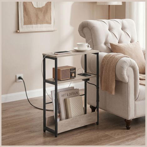Table d'Appoint Étroite avec Prises et Ports USB, Bout de Canapé 3 Niveaux, 45 x 18 x 58 cm, Ivoire Clair