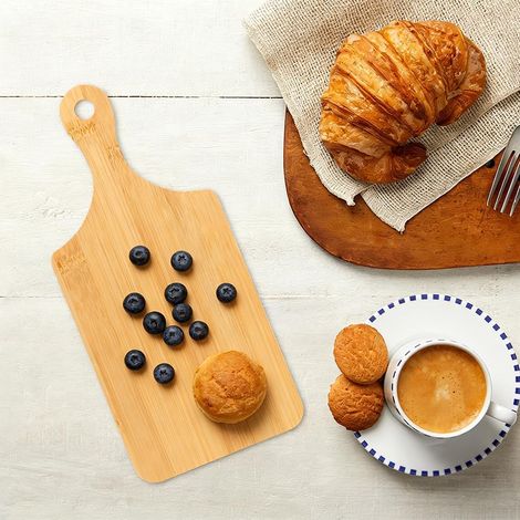 Planche de service et à découper en bambou 24 × 15 cm avec poignée et trou de suspension, bambou naturel de 1 cm d'épaisseur pour la préparation du fromage, du pain et des petits aliments (1/5)