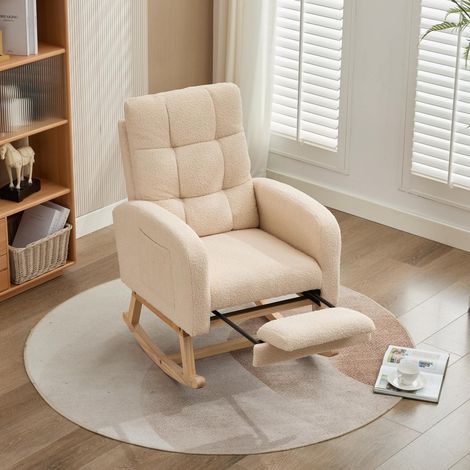 Fauteuil à bascule  en tissu teddy beige avec piètement bois massif et pieds métal, confort haut rembourrage (1/5)
