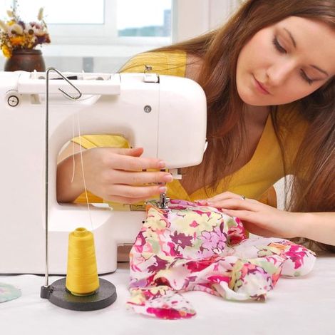 La bobina cónica simple con soporte de hilo independiente de hierro fundido es para máquinas de coser, bordar y overlock. (1/2)