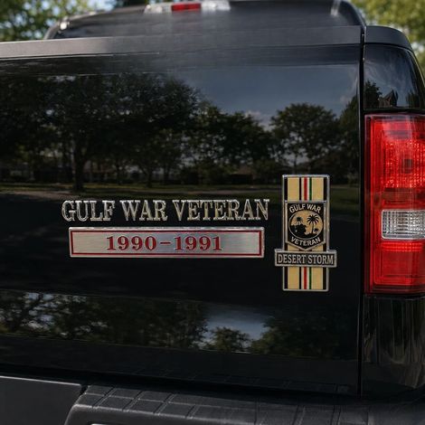 Autoemblem aus Metall in der Patriot Flag Edition – Golfkriegsveteran