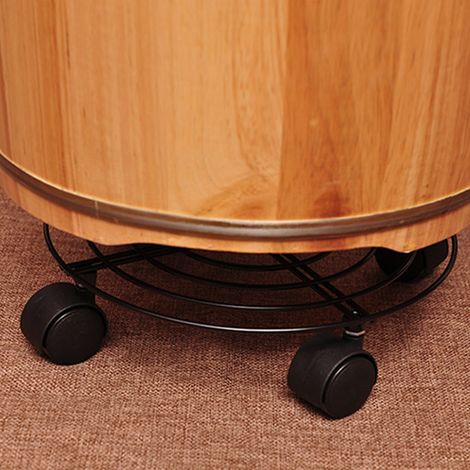 Deux supports de baignoire pour pieds en fer forgé avec roulettes, des supports de pots de fleurs mobiles, des plateaux en métal, des bases pour bouteilles de gaz et des supports pour bouteilles de ga