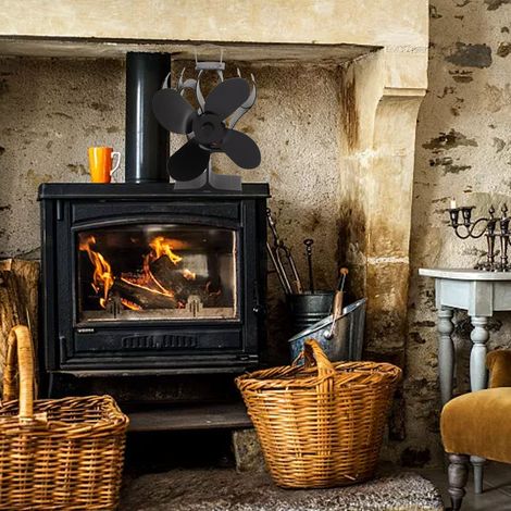 Der Stove Fan, ein vierflügeliger, hochtemperaturbeständiger, selbstzündender Kaminventilator, benötigt keine elektrische Stromversorgung. (1/5)