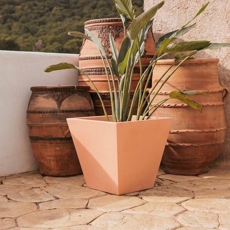 CLAVEL 40 Macetero Cuadrado de Interior y Exterior Para Plantas y Flores Muy Resistente al Paso del Tiempo. Hecho de Polietileno en España - Terracota