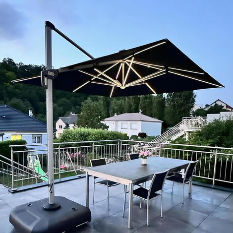 Parasol Déporté 3 x 3 m avec LED Toit Double Rotatif 360°, Gris  Double source d'énergie : solaire et USB, alliant praticité et économie d'énergie, Mât et baleines en aluminium, UPF50+ (1/5)
