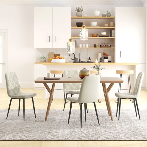 Set di 4 sedie da pranzo imbottite con schienale alto, gambe in acciaio e tessuto effetto velluto, color crema.